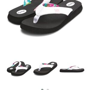 Happi Women's Floral Flip Flops - Black and White